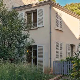 Laurence, Paris, House